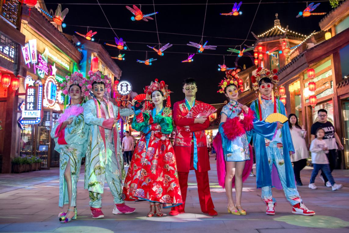 重庆融创文旅城盛大启幕，世界级旅游目的地带动城市新发展