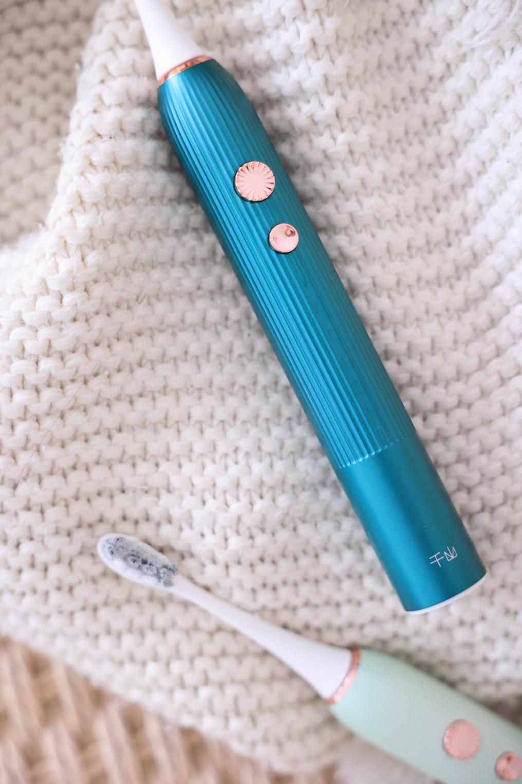 七夕浪漫限定，千山电动牙刷携手小野菊让爱更有仪式感