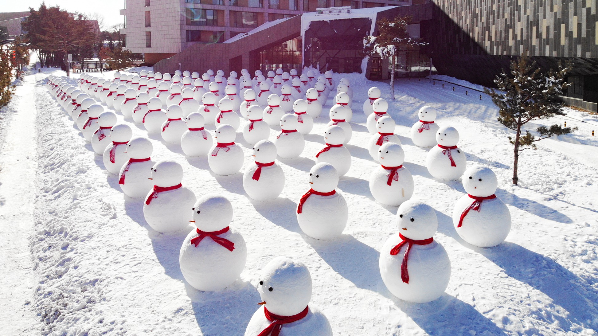 Happy Snowman雪人军团震撼降临长白山在之禾 冬日绝不可错过的大地艺术展览